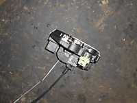 замок двери передней левой